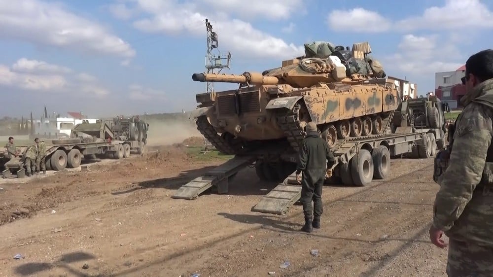 Sınıra tank sevkiyatı devam ediyor 