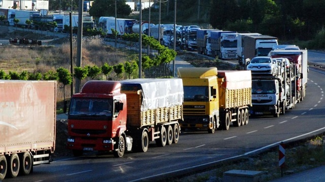 Sınırda 8 kilometrelik TIR kuyruğu