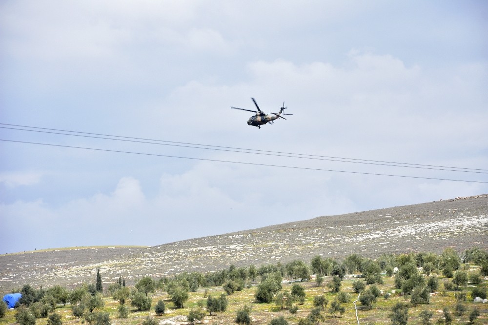 Sınırda askeri helikopter hareketliliği 