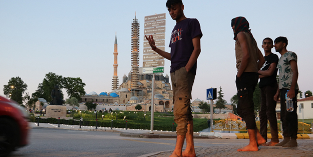 Sınırda göçmenlere Bulgar zulmü! Köpeklerle saldırıp darbettiler!