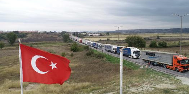Sınırda büyük hareketlilik! Kuyruk 15 kilometreyi buldu