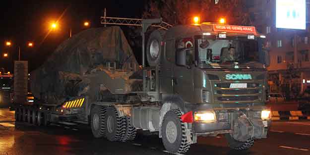 Sınırda hareketli anlar! Çok sayıda tank sevkiyatı yapıldı