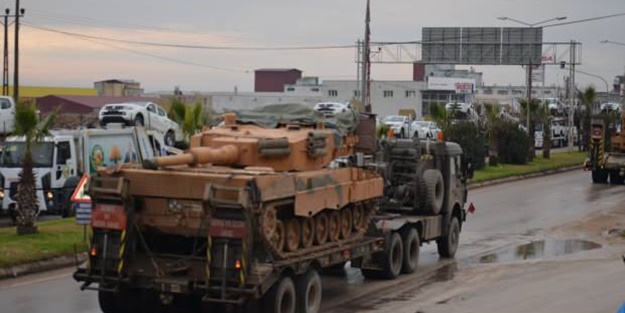 Sınırda hareketli anlar! TSK konvoyu ilerliyor