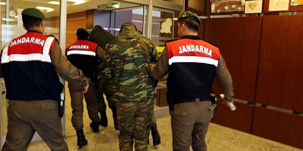 Sınırda yakalanıp tutuklanan Yunan askerler hakkında flaş karar
