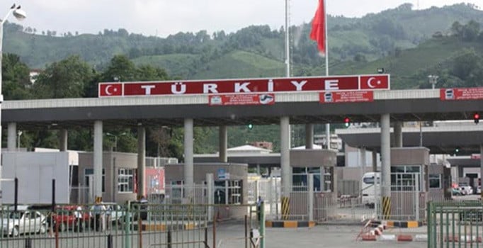 Sınırda yasa dışı geçiş yapmaya çalışan 927 kişi yakalandı