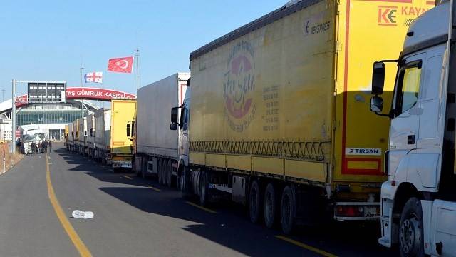 Sınırda yoğun trafik