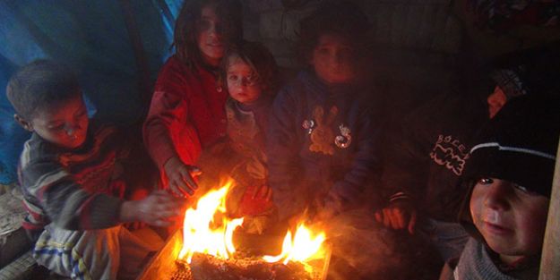 Sınırdaki mülteciler zor günler geçiriyor