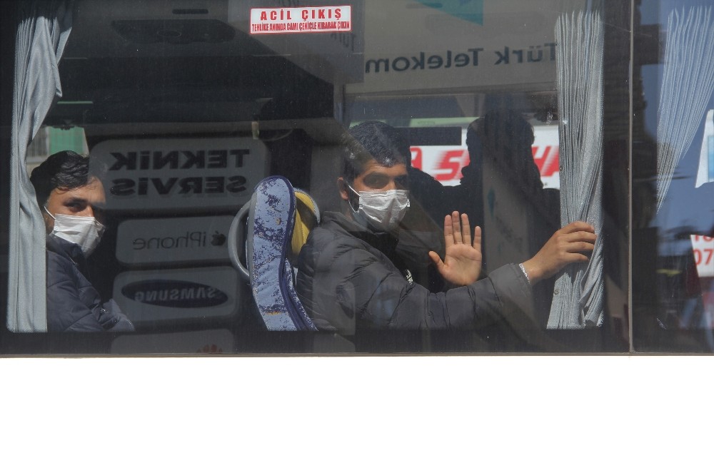 Sınırdan geçemeyen göçmenler Samsun’a getirildi 
