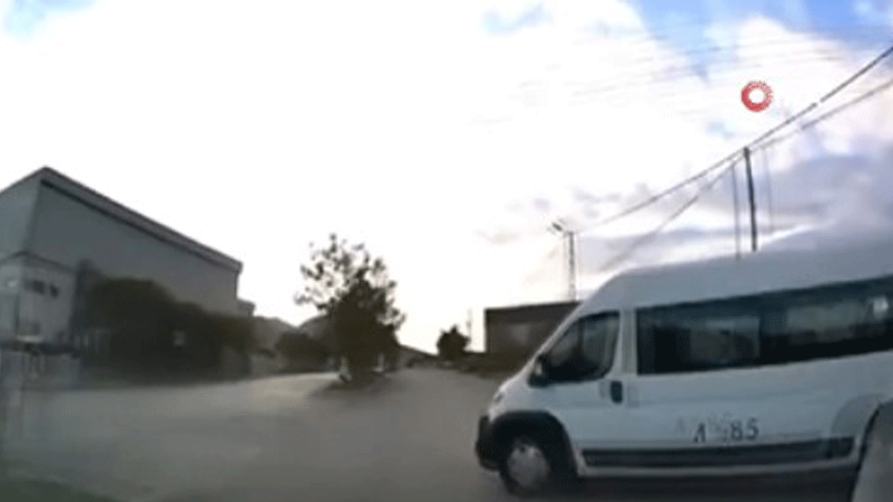 Sinirden gözleri döndü: Tartışırken kaza yaptı!