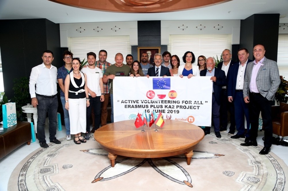Sınırlar sporla aşılıyor 