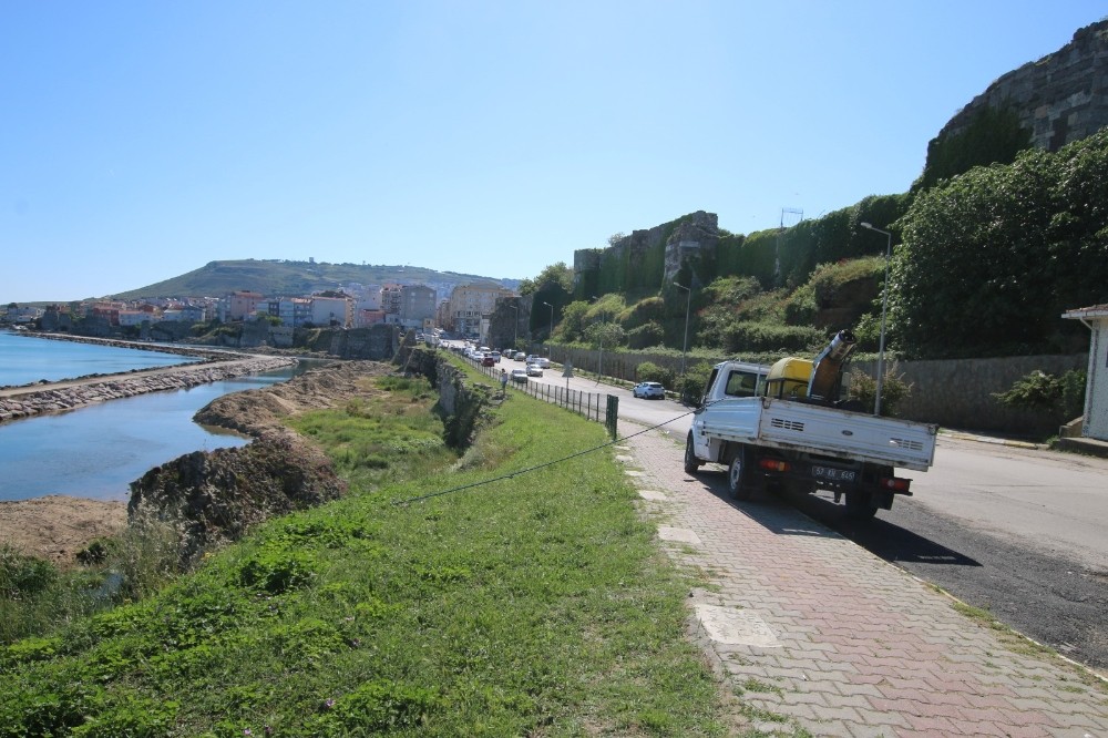 Sinop Belediyesinden sahillere ilaçlama 