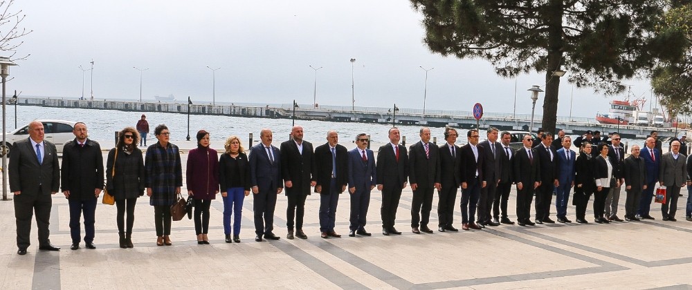 Sinop meclisinden şehitler için saygı duruşu 