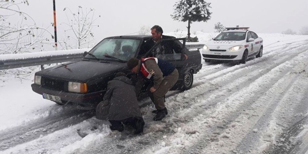 Sinop ve çevresinde yoğun kar yağışı etkili oluyor