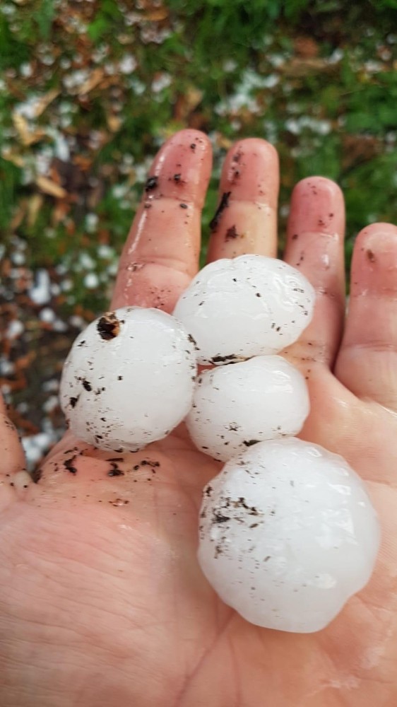 Sinop’a ceviz büyüklüğünde dolu yağdı 