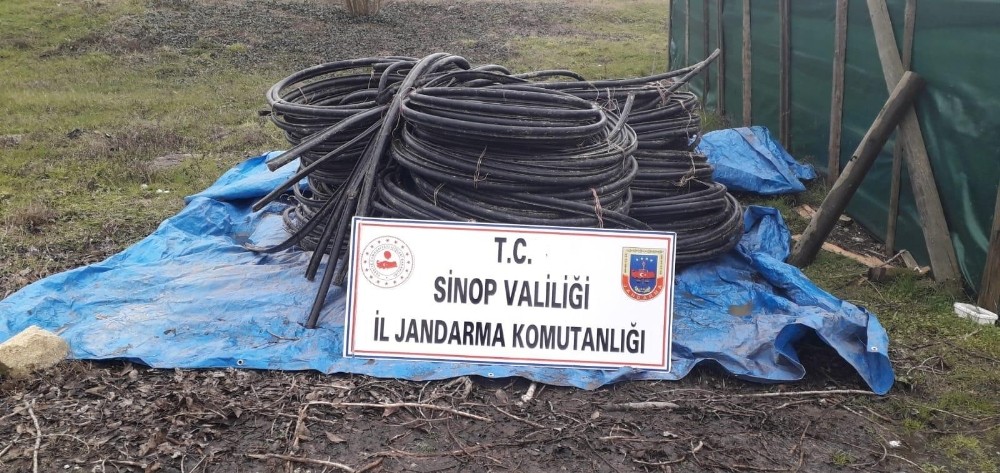 Sinop’ta 200 bin liralık enerji nakil kablosu çalan zanlılara suçüstü 