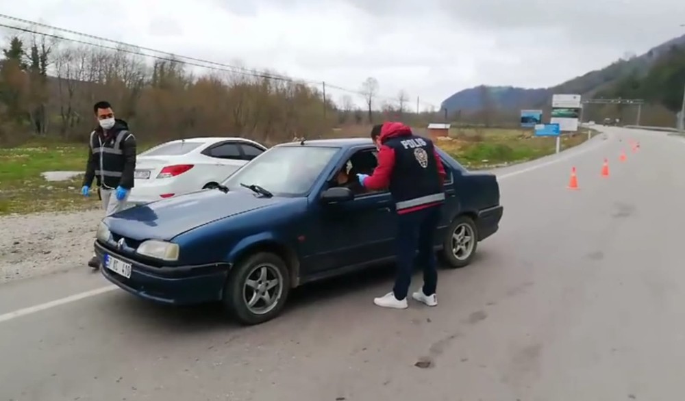 Sinop’ta ateş ölçerli trafik kontrolü 