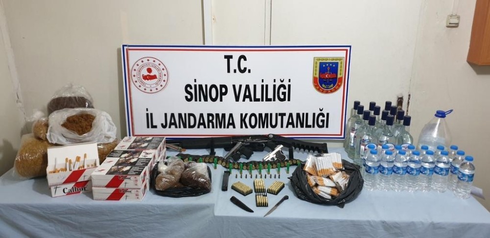 Sinop’ta etil alkol, kaçak tütün ve ruhsatsız silahlar ele geçirildi 