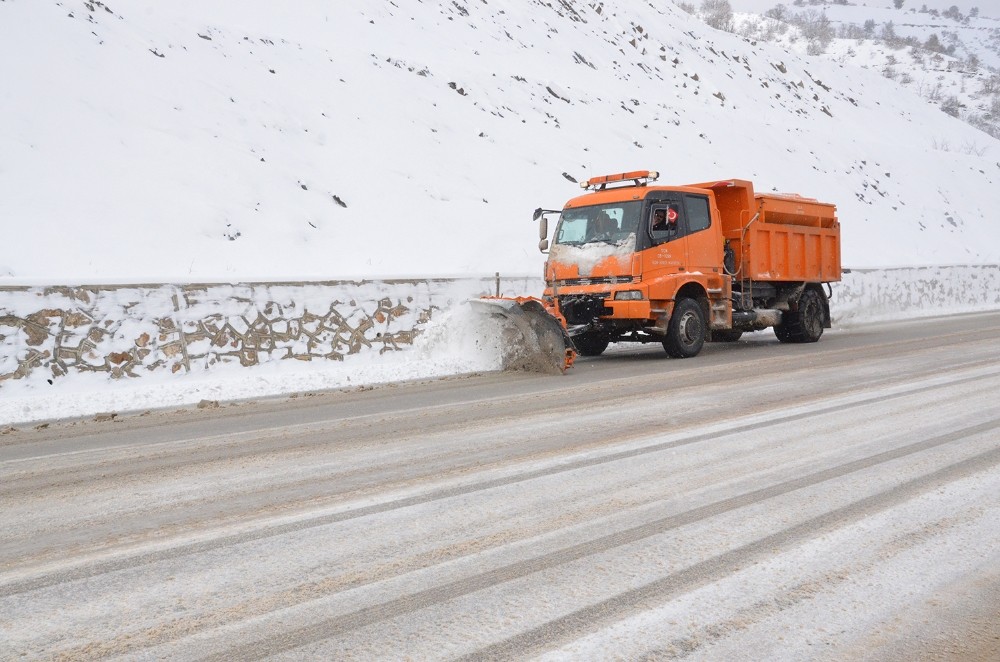 Sinop’ta il ve ilçelerinde 143 köy yolu kapandı 