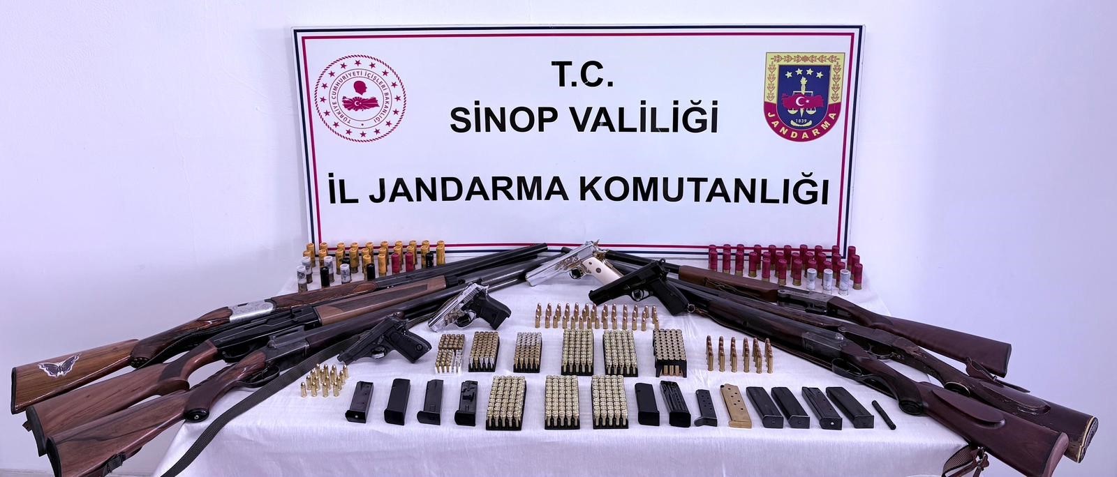 Sinop'ta kaçak silah ve ürün operasyonu: 5 gözaltı