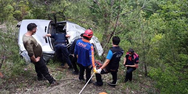 Sinop'ta korkunç kaza! Otomobil uçuruma yuvarlandı