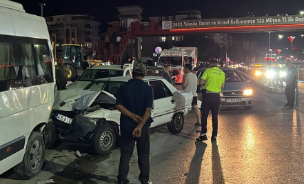 Sinop’ta meydana gelen iki ayrı trafik kazasında toplam 8 kişi yaralandı.