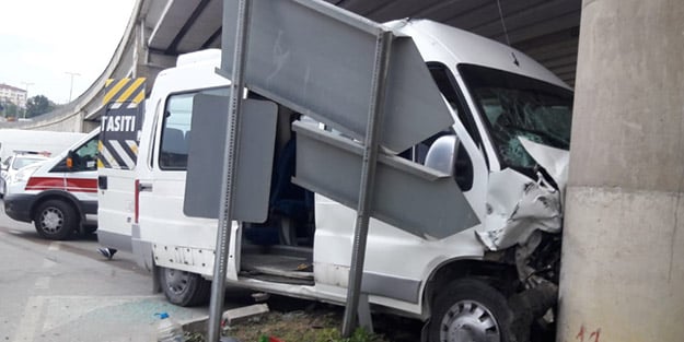 Sinop'ta öğrenci servisi ile otomobil çarpıştı! 13 yaralı