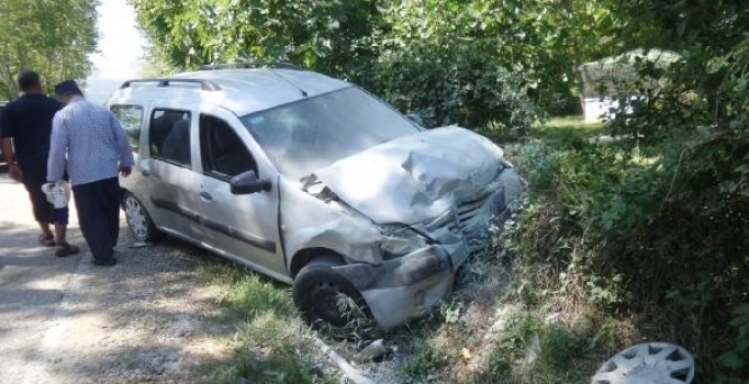Sinop'ta otomobil ile hafif ticari araç çarpıştı: 6 kişi yaralandı