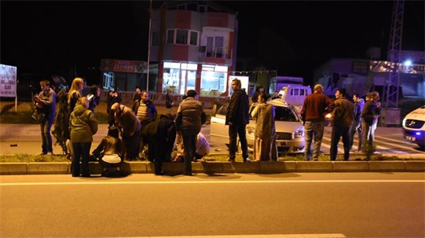 Sinop'ta otomobil yolcu otobüsüne çarptı