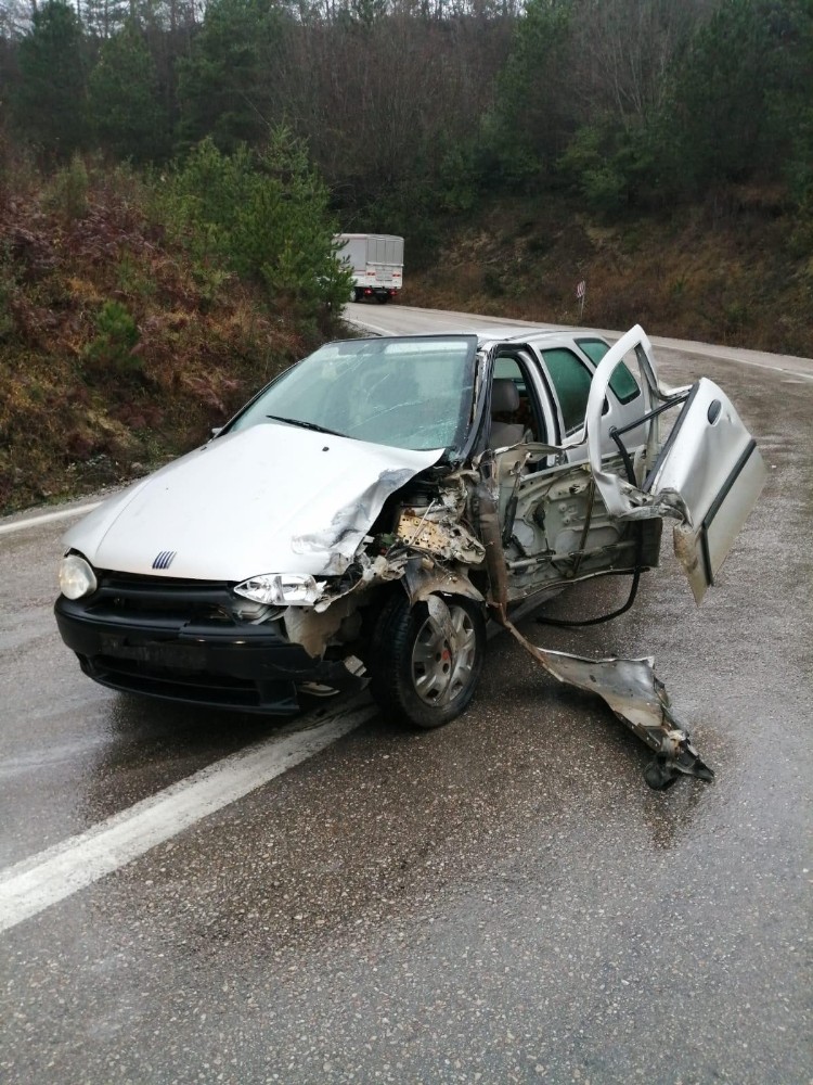 Sinop’ta trafik kazası: 1’i çocuk 3 yaralı 