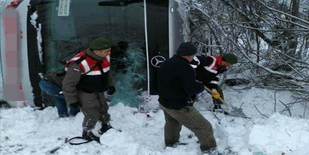 Sinop'ta yolcu otobüsü uçuruma yuvarlandı