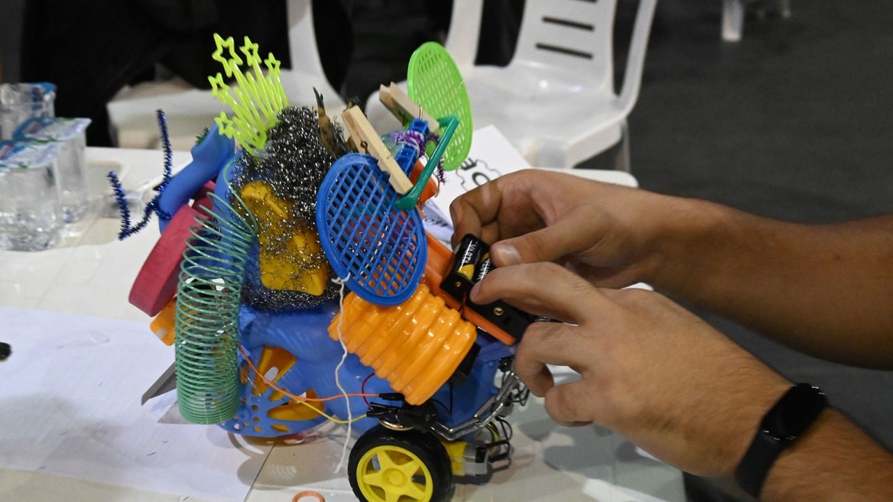 Sıra dışı yarışma! İşte Türkiye'nin en çirkin robotları