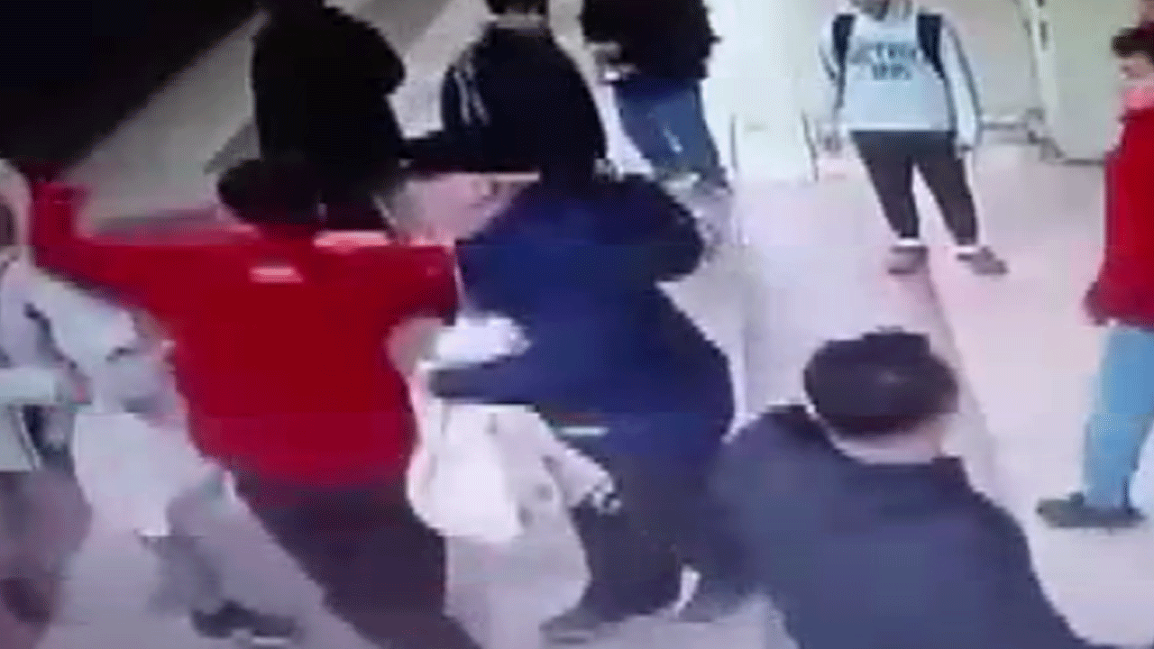 Sıra kavgasında dehşet: Müşteriyi hastanelik etti!