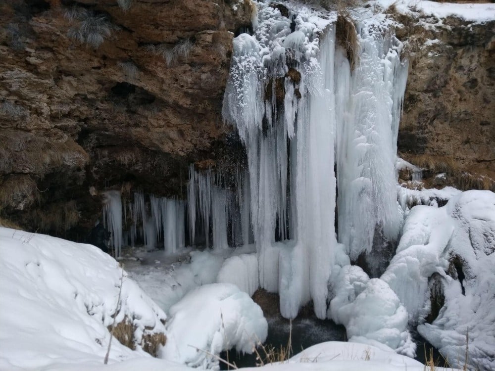 Sırakayalar Şelalesi buz tuttu 