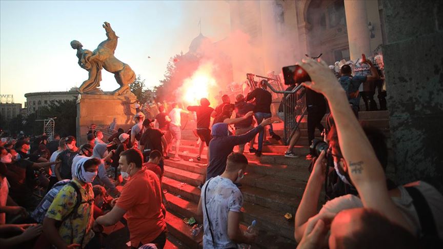 Sırbistan hükümeti, gösterilerin Kovid-19 tedbirleri ile ilgisi olmadığını düşünüyor
