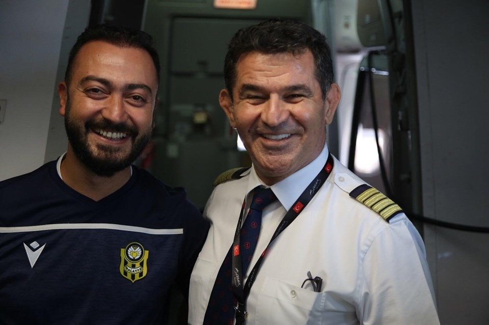 Sırbistan’a giden uçağın Malatyalı pilotundan alkış alan anons 