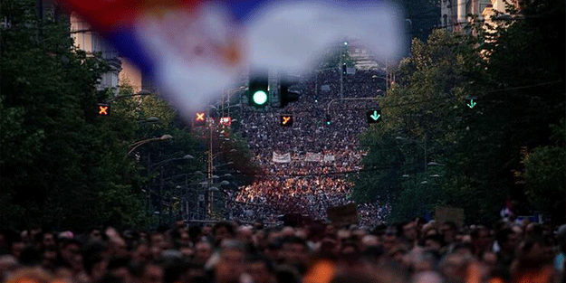 Sırbistan'da hükümet karşıtı protesto