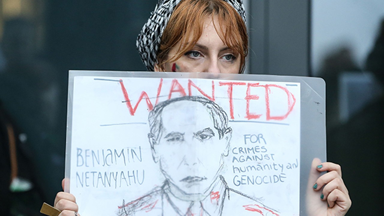 Sırbistan'da İsrail’in Gazze’deki soykırıma karşı Filistin'e destek! Yazılı bayrak gündeme oturdu