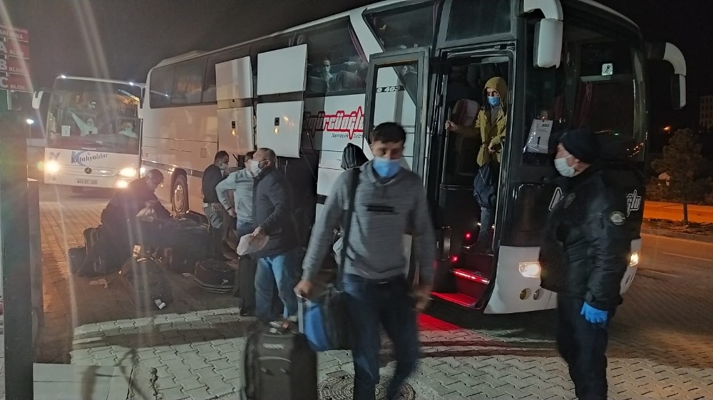 Sırbistan’dan getirilen 94 Türk vatandaşı Kütahya’da yurtlara yerleştirildi 