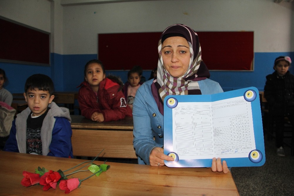 Şırıngalı çikolatadan oğlunu kaybetmişti, son karnesini aldı 