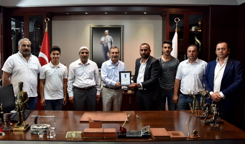Şirintepe Spor Kulübü’nden Tepebaşı Belediye Başkanı Ahmet Ataç’a teşekkür 