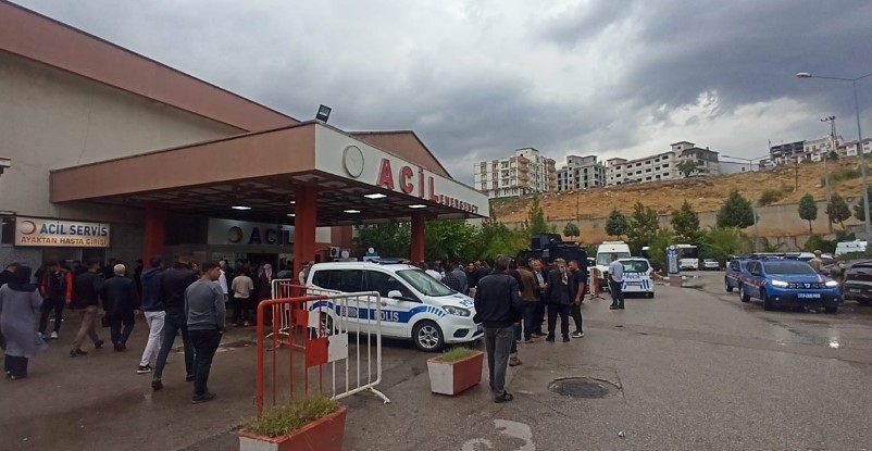 Şırnak'ta ağaç altına sığınanlara yıldırım düştü: 2 ölü 9 yaralı