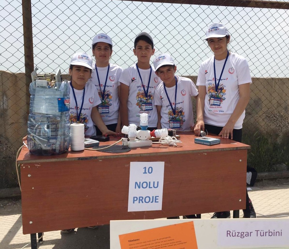 Şırnak’ta öğrenciler rüzgar türbininden elektrik üretti 