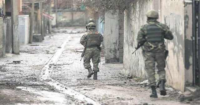 Şırnak'ta PKK'lı keskin nişancılar çembere alındı