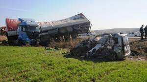 Şırnak'ta tır ile hafif ticari araç çarpıştı, 4 kişi öldü, 2 kişi yaralandı