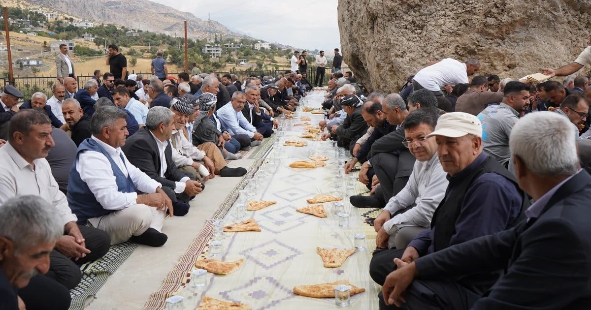 Şırnak'ta yaklaşık 3 asırlık mezarlık ziyareti geleneğinde yaklaşık 5 bin kişi buluştu