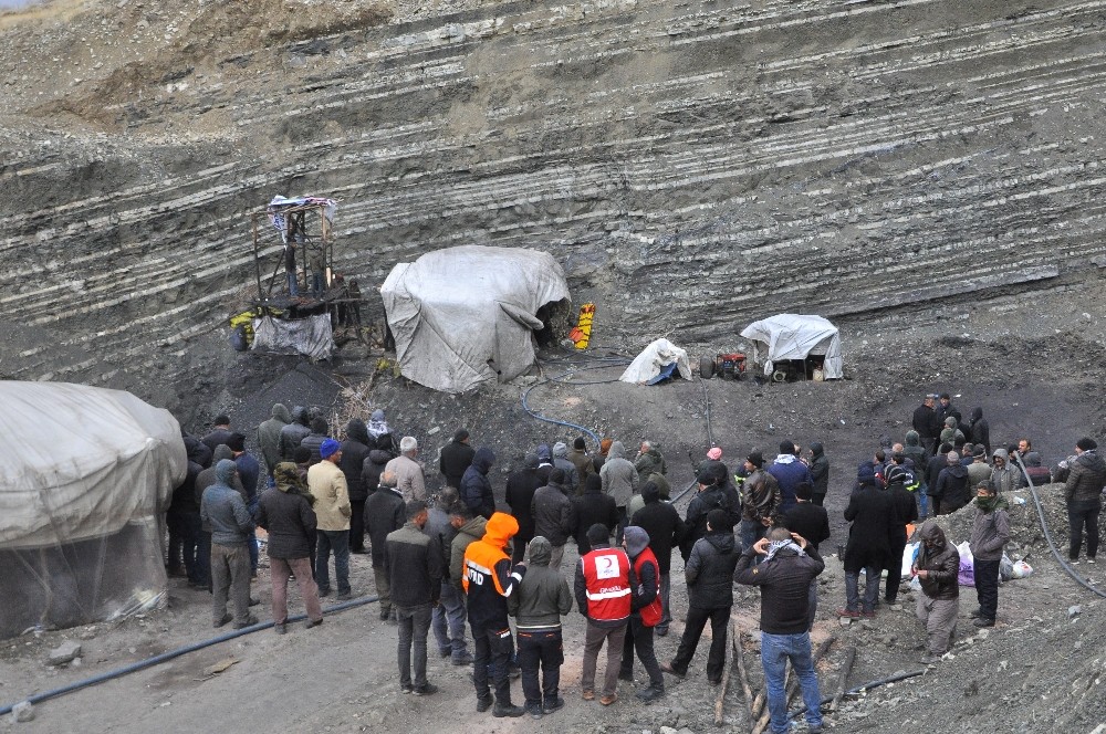 Şırnak’taki göçükte arama kurtarma çalışmaları devam ediyor 