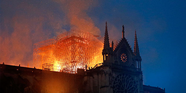 Sırp basınından bir garip Notre Dame haberi: Kosova yüzünden Tanrı cezalandırdı