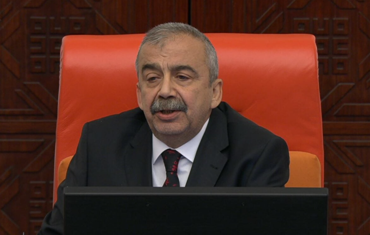 Sırrı Süreyya Önder sınırı aştı! Meclis kürsüsünden AK Partiye tehdit! “Yargılanacaksınız”