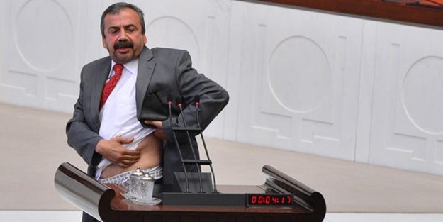 Sırrı Süreyya Önder'den Kürt Dağı çıkışı