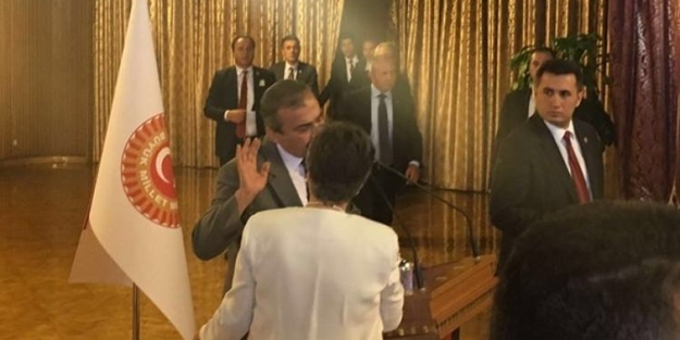 Sırrı Süreyya Önder'in sözleri salonu karıştırdı!